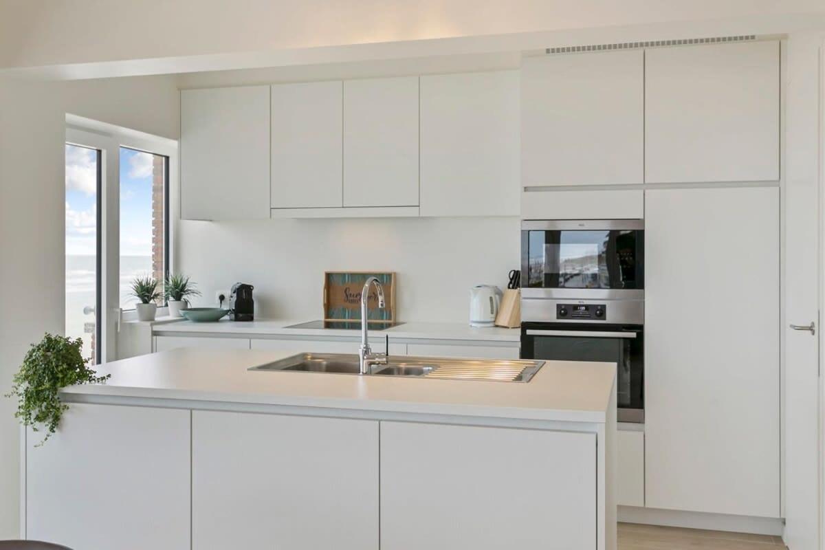 Huswell - Majestic Apartment With Breathtaking Sea View Де Хаан Екстериор снимка
